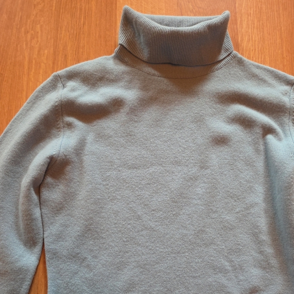 Benetton Women's Light Blue Turtleneck Sweater Size XS 100% New Wool
